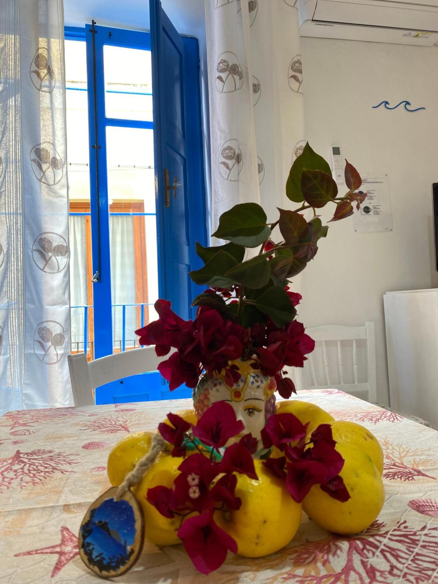 Appartamento Lipari Centro Storico Flat 7 mins from port Esterno foto